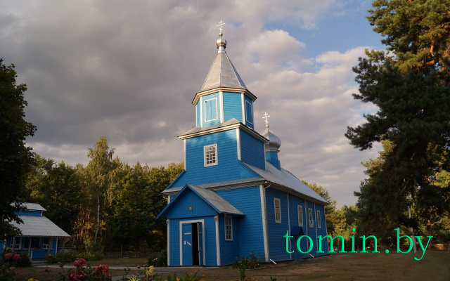 Свято-Николаевская церковь на хуторе Вежное Пружанского района - памятник деревянного зодчества XVIII века. Фото Тамары ТИБОРОВСКОЙ Свято-Николаевская церковь на хуторе Вежное Пружанского района - памятник деревянного зодчества XVIII века. Фото Тамары ТИБОРОВСКОЙ