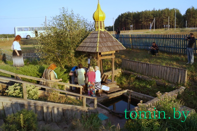 Источник в честь Николая Чудотворца на хуторе Вежное Пружанского района. Фото Тамары ТИБОРОВСКОЙ Источник в честь Николая Чудотворца на хуторе Вежное Пружанского района. Фото Тамары ТИБОРОВСКОЙ