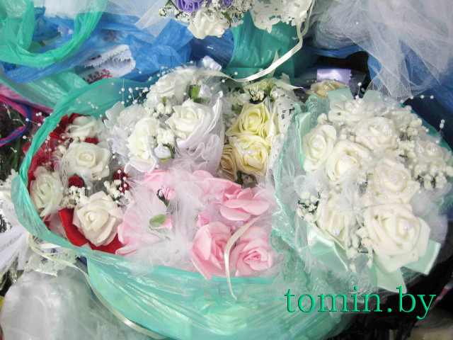 Свадебные аксессуары изъяли брестские таможенники у жителя Волынской области - фото Свадебные аксессуары изъяли брестские таможенники у жителя Волынской области - фото