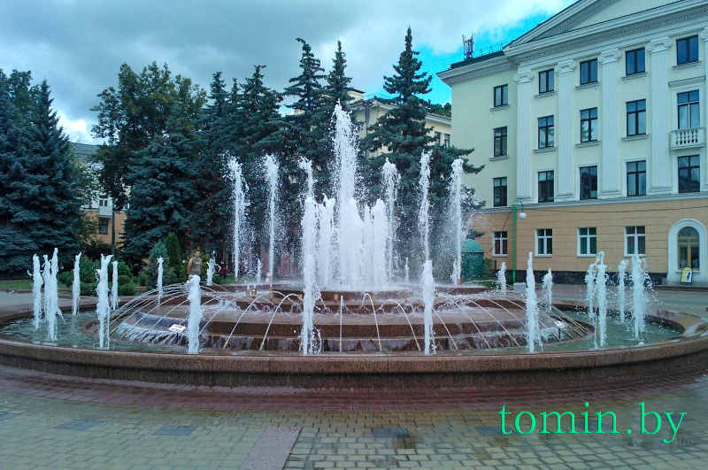 Фонтан на площади Ленина в Бресте. Фото Тамары ТИБОРОВСКОЙ fontan lenina
